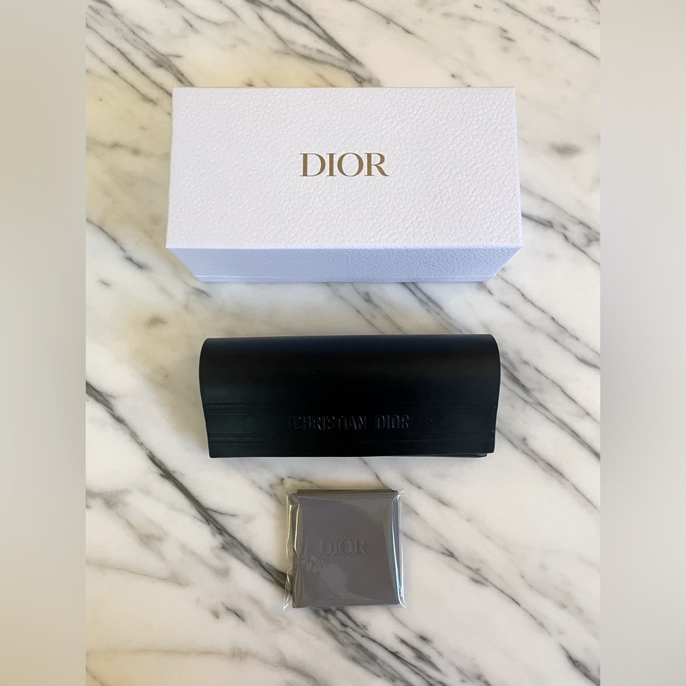 DIOR - Case, Box, Wipe